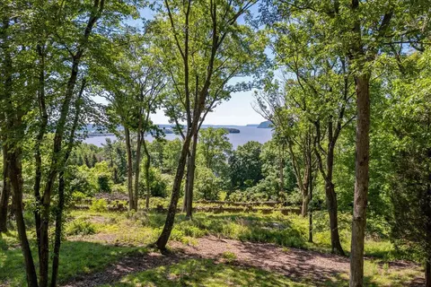 8 Prickly Pear Hill Rd, Cortlandt, NY 10520