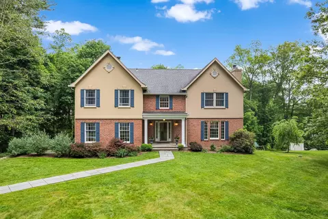 8 Upland Ct, Lewisboro, NY 10590