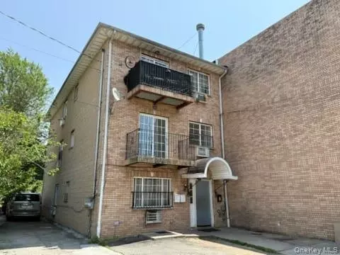 9317 197th St, New York, NY 11423