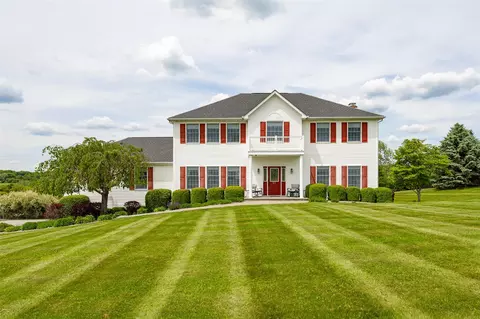 28 Dolly Ln, Union Vale, NY 12540