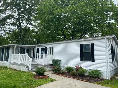 1800 Osborne Ave #14E, Riverhead, NY 11901