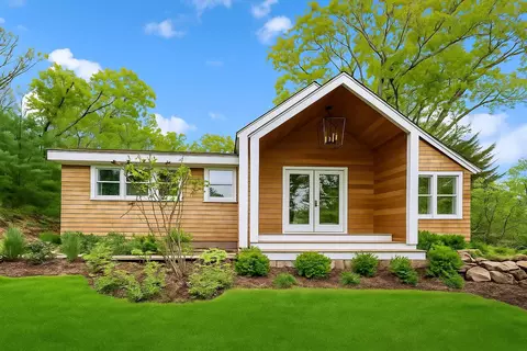 69 Bay View Dr W, Sag Harbor, NY 11963
