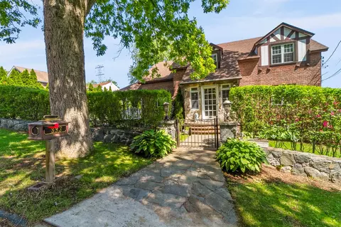 333 Center Dr, Mahopac, NY 10541