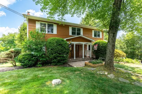 18 Primrose St, Katonah, NY 10536