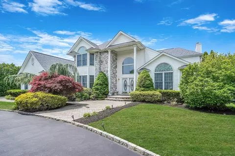 32 Casey Ln, Mount Sinai, NY 11766