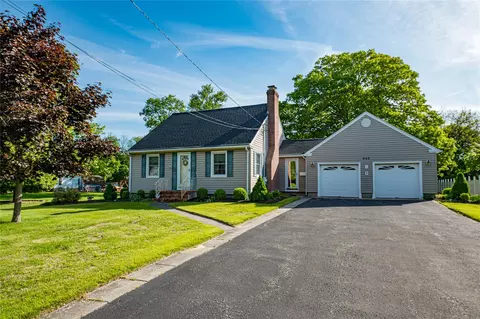 832 Ostrander Ave, Riverhead, NY 11901