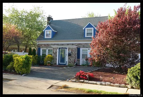 569 Seaman Ave, Baldwin, NY 11510