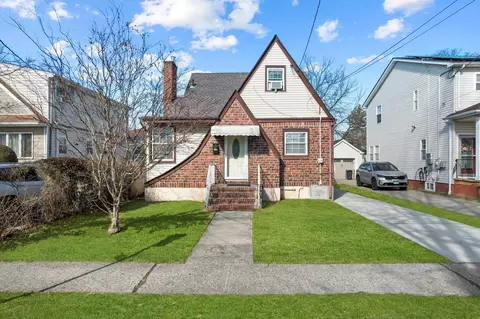 55 Ethel St, Valley Stream, NY 11580