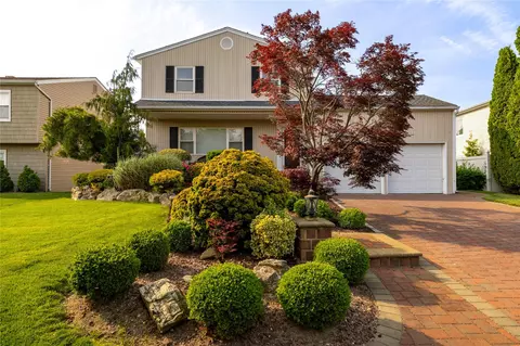 2741 Belle Rd, Bellmore, NY 11710