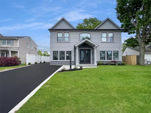 229 Blueberry Ln, Hicksville, NY 11801