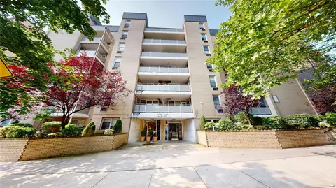 142-20 84th Dr #3K, Briarwood, NY 11435