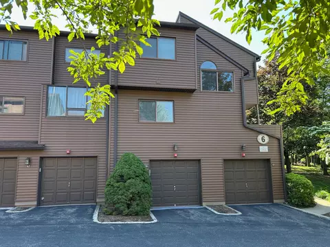 38 Tulip Ct, Clarkstown, NY 10954