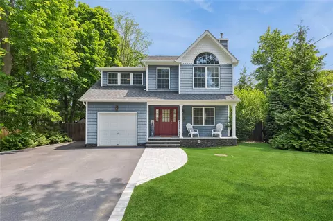 15 Maple Ave, Miller Place, NY 11764