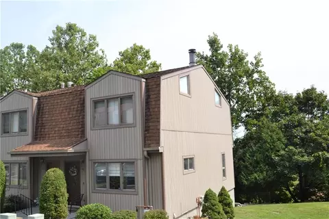 19 Maple Crest Dr, Peekskill, NY 10566