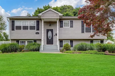 3103 New London Ave, Medford, NY 11763