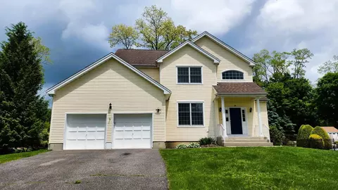 28 Hynard Pl, Baldwin Place, NY 10505