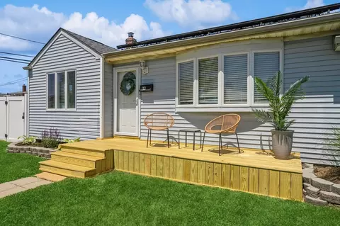 64 W Granada Ave, Lindenhurst, NY 11757