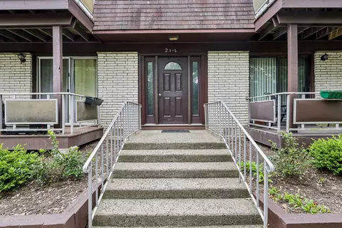 2 Church Ln #L, Clarkstown, NY 10989