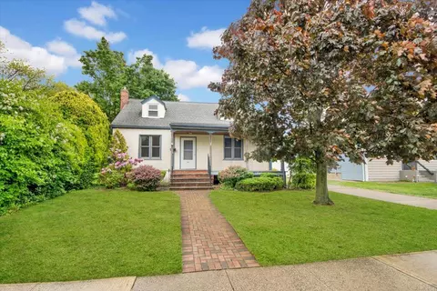 23 Lenox Pl, Freeport, NY 11520