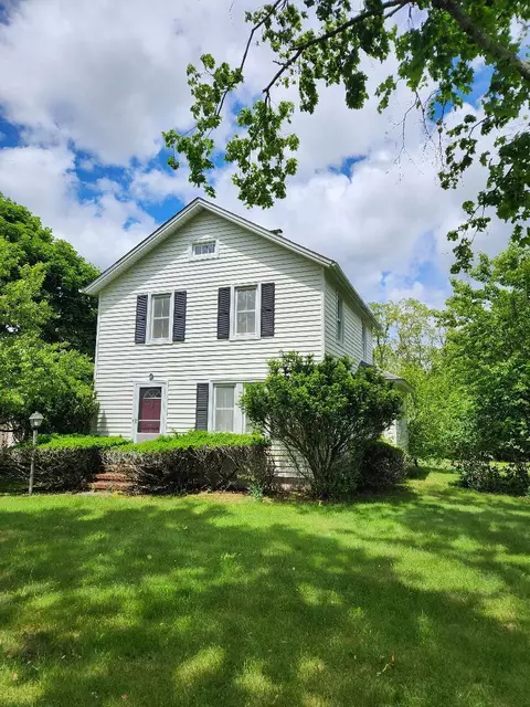 9 Vail Ave, East Quogue, NY 11942