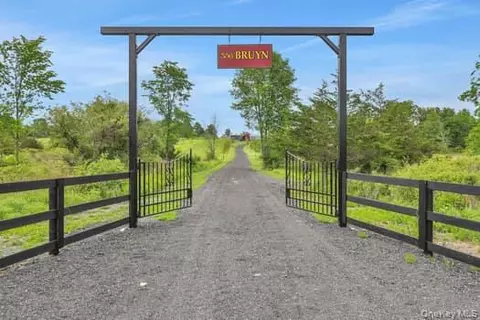 356 Bruyn Tpke, Shawangunk, NY 12589