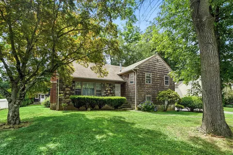 239 Lake St, Harrison, NY 10604