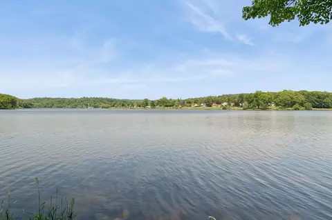 129 W Lakeshore Dr, Kent, NY 10512