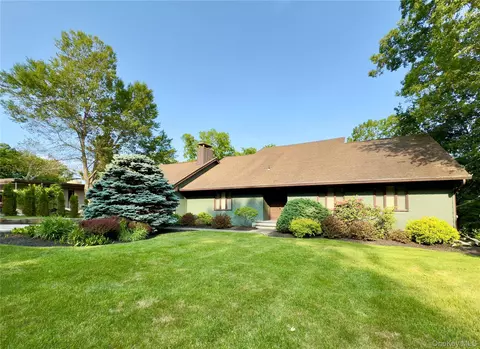 34 Brentwood Dr, Poughkeepsie, NY 12603