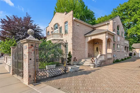 1338 Kearney Ave, New York, NY 10465