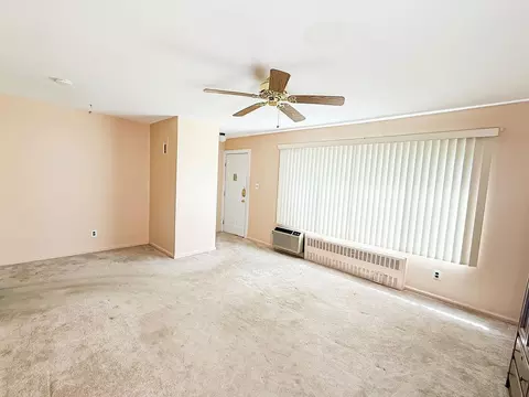 182 Edmunton Dr #D3, North Babylon, NY 11703