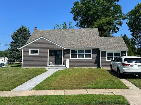 7 Mindy Ln, Westbury, NY 11590