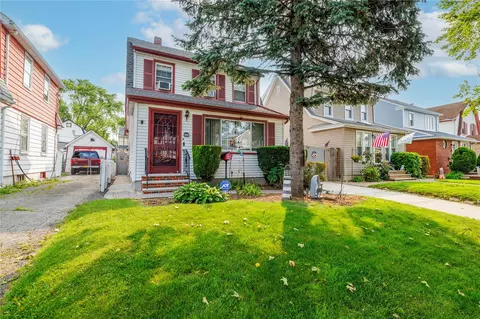 91-19 215th Pl, New York, NY 11428