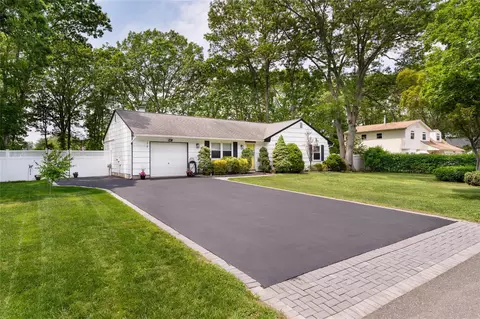14 Felway Drive Felway Dr #14, Coram, NY 11727