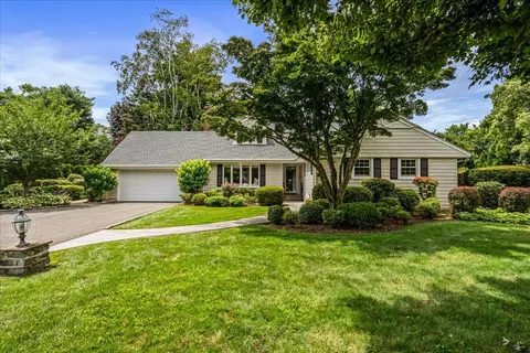 46 Whitehall Blvd, Garden City, NY 11530
