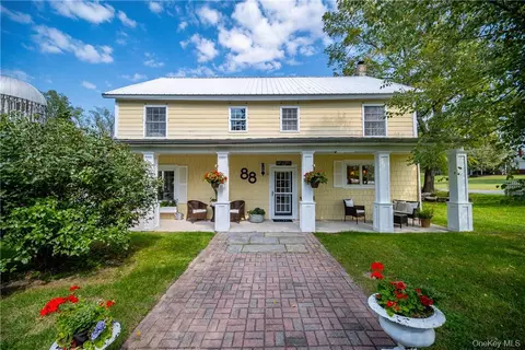 88 Prices Switch Rd, Warwick, NY 10990