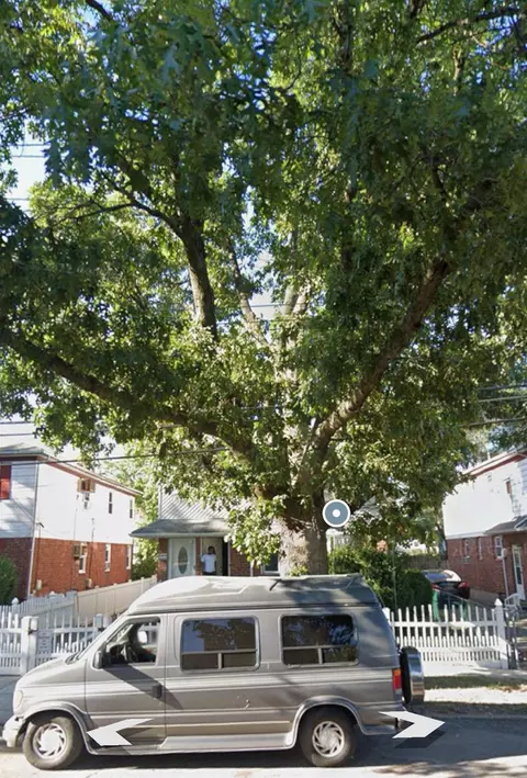 25827 147th Ave, New York, NY 11422