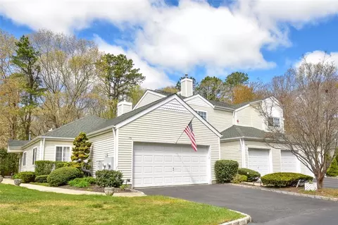 172 Gothic Cir, Manorville, NY 11949