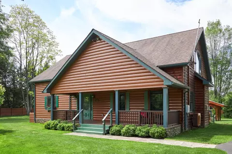 2 Marquette Dr, Rhinebeck, NY 12572