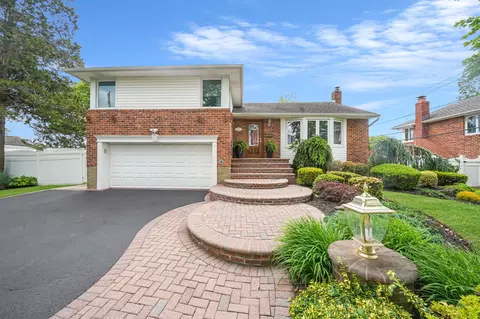 282 N Nassau, Massapequa, NY 11758