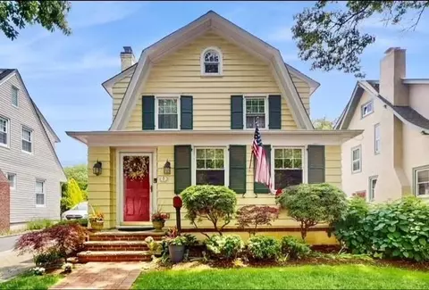 8 Boston Rd, Hempstead, NY 11001