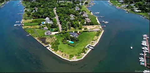 150 Senix Ave, Center Moriches, NY 11934