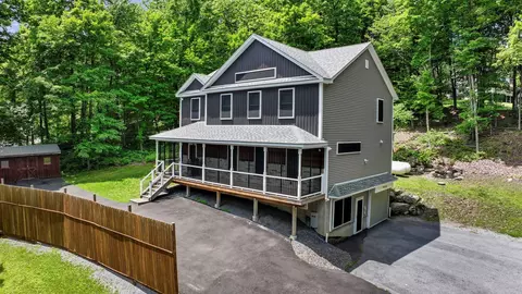 11 Fieldstone Ct, Lloyd, NY 12528