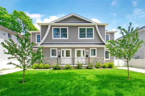 30 Kirkwood Rd #A AND B, North Hempstead, NY 11050