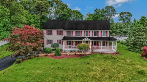 16 Abbey Ln, Setauket, NY 11733
