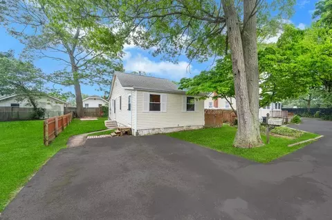 22 Forestview Dr, Ronkonkoma, NY 11779