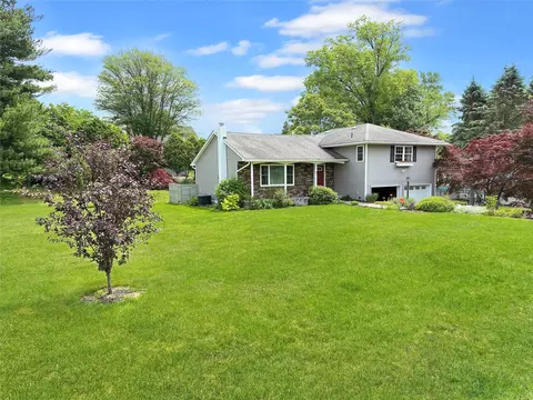3 William St, Fishkill, NY 12524