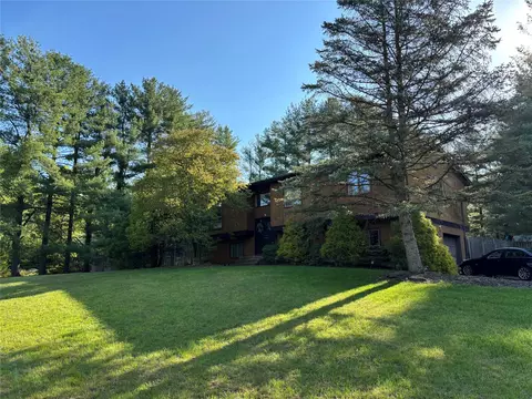 110 Robin Hood Ln, Clarkstown, NY 10994