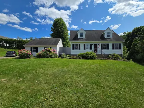 11 Apple Blossom Ln, Milton, NY 12547