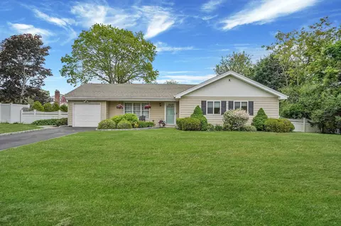 265 Edward Ave, Medford, NY 11763