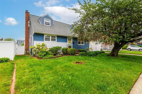 2565 Ashland Pl, North Bellmore, NY 11710